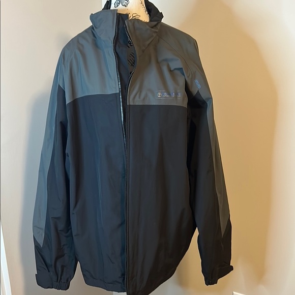 Vintage Timberland Men's Black and Gray Jacket - Picture 4 of 11